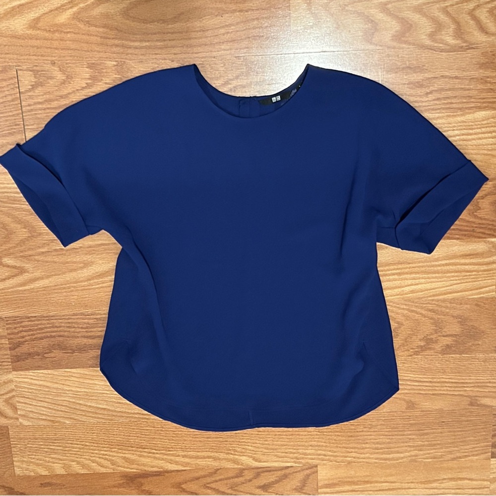 Uniqlo blue flowy blouse short sleeve